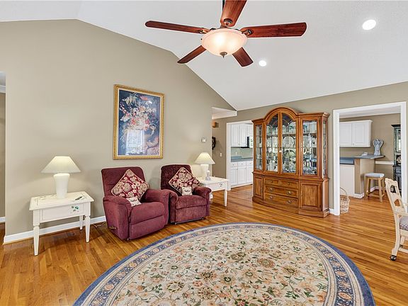 3rd image of 111 Brooke Lee Cir