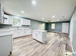 108 Burt St, Yoakum, TX 77995
