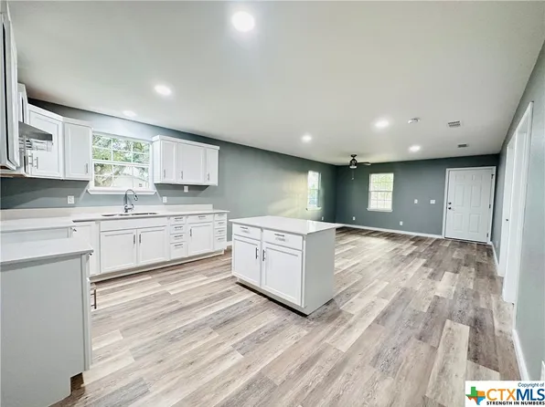 108 Burt St, Yoakum, TX 77995
