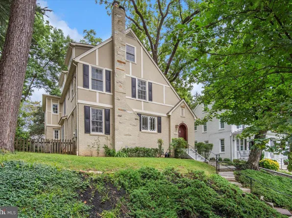 4615 Hunt Ave, Chevy Chase, MD 20815