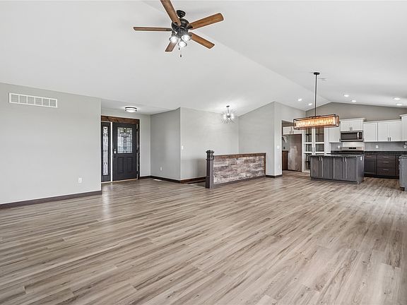 5th image of 103 Viking Dr