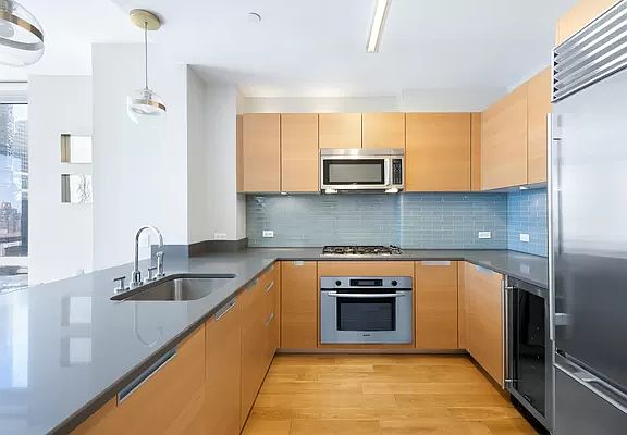 3rd image of 310 W 52nd St APT 31J