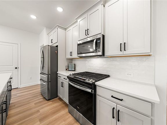5th image of 4541 Moray Dr