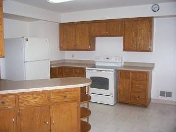 3rd image of 2913 33rd Ave NE