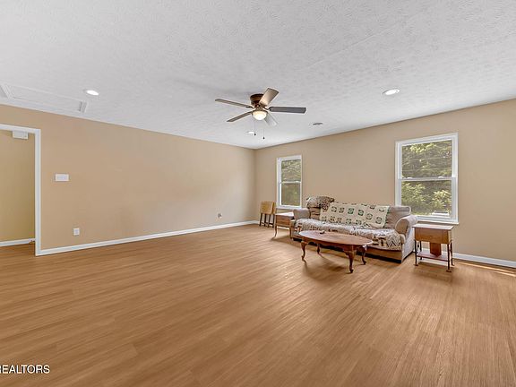 5th image of 8040 Walt Way