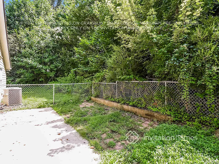 303 Park Sq — Photo 16