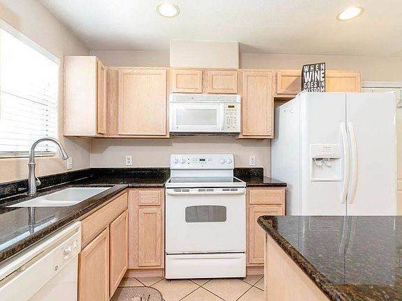 4th image of 11 Doral Dr