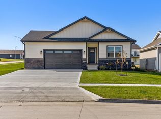 1666 22nd Ave SE, Altoona, IA 50009