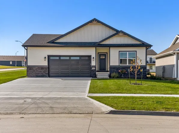 1666 22nd Ave SE, Altoona, IA 50009