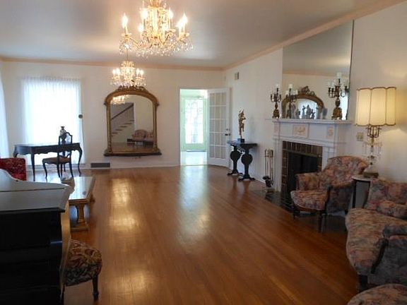 5th image of 1304 Avenue L