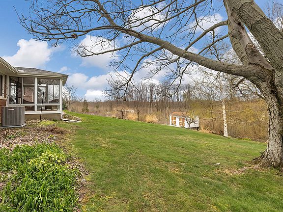 3rd image of 5737 Glenview Dr