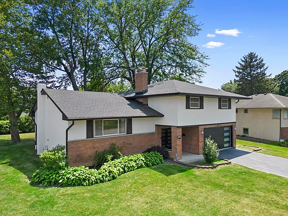 2nd image of 2717 Burnaby Dr