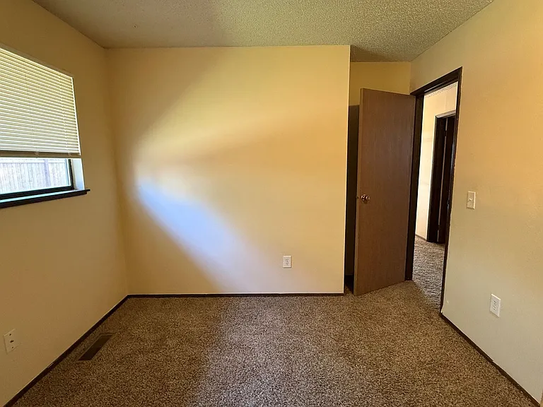 925 Gellatly St — Photo 11