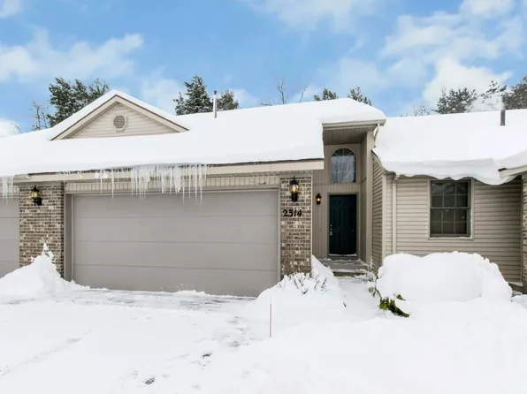 2314 S Highland View Cir SE, Grand Rapids, MI 49506