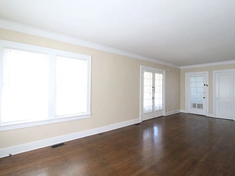 1412 W 51st Street — Photo 5