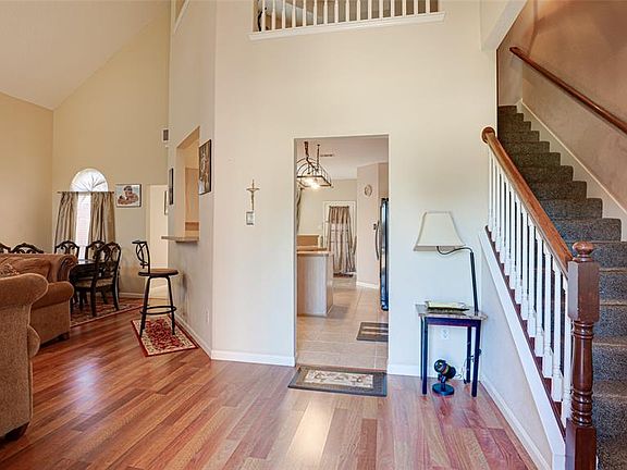5th image of 1310 Chatsworth Ln