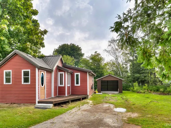 102 S 5th St, Manistique, MI 49854