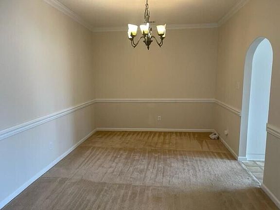 4th image of 408 Surrey Park Dr