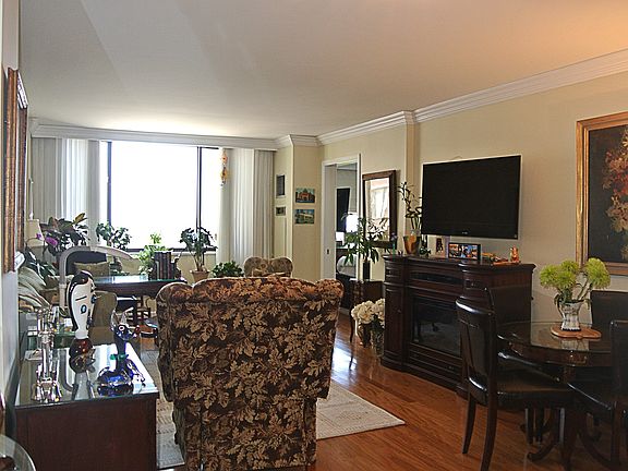2nd image of 27010 Grand Central Pkwy APT 6X