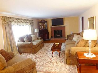 112 Cindy Ln, Warwick, RI 02886