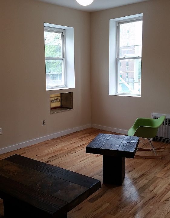 2nd image of 100 Manhattan Ave APT 3