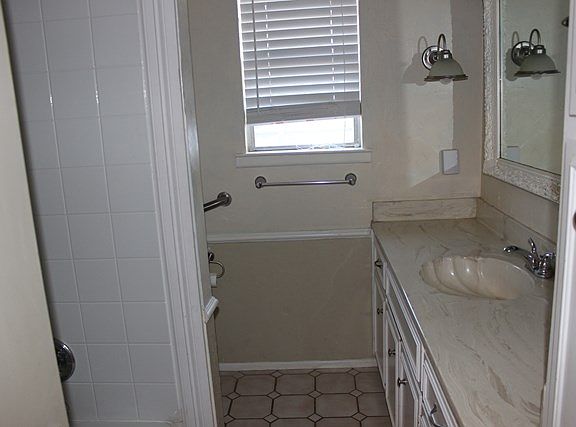 4th image of 3501 Hyde Park Ave
