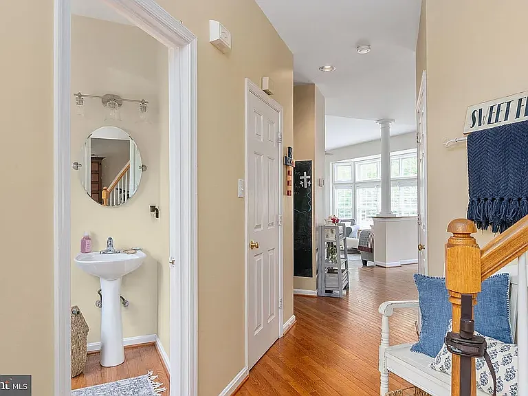 17 Whitestone Dr — Photo 4