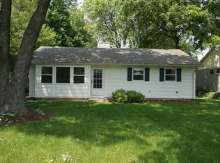 1034 Highland Rd, Mundelein, IL 60060
