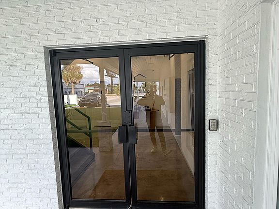 5th image of 160 W Evergreen Ave #101-202-215