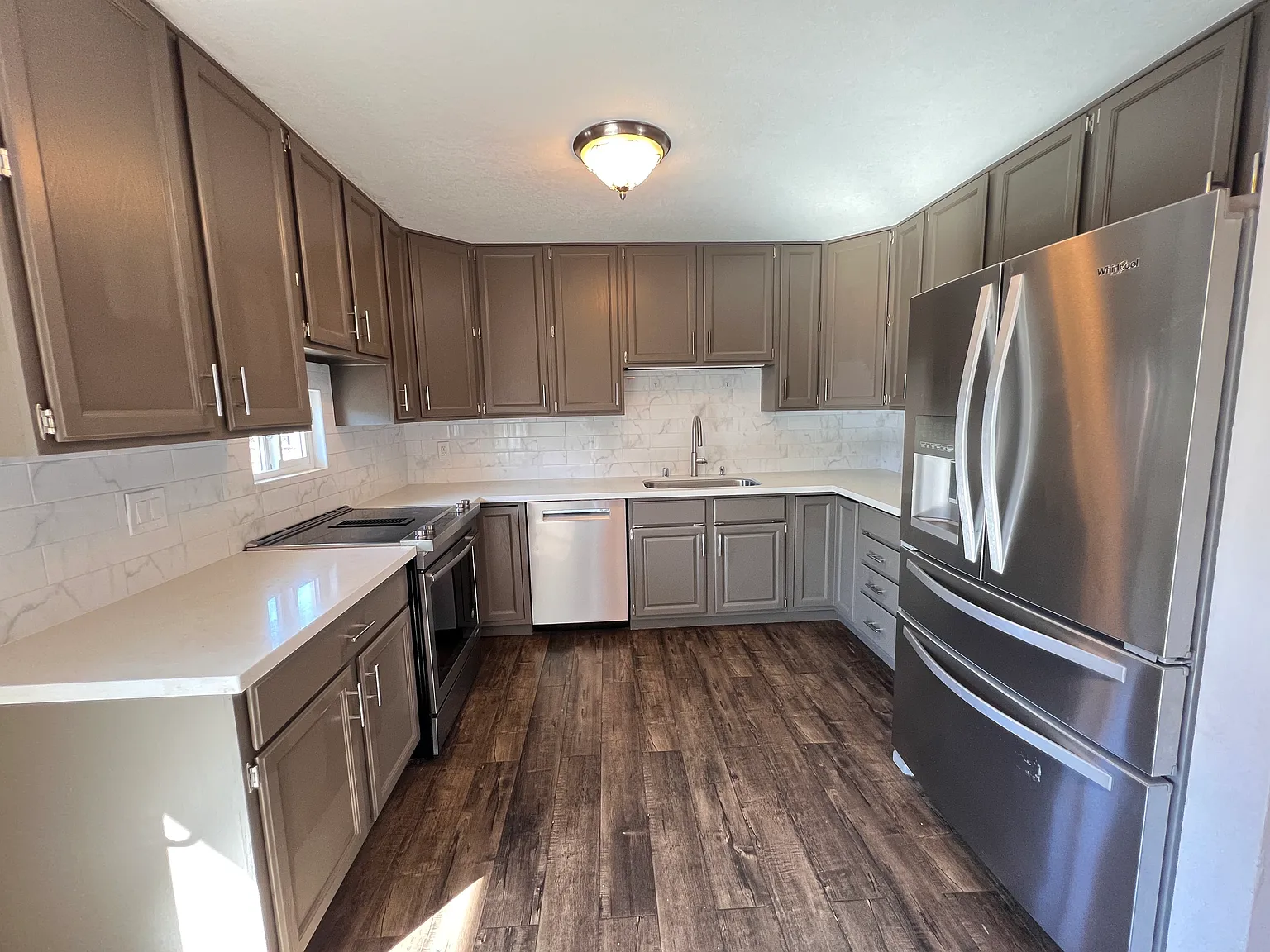 5 bed, 2000 sqft, $5,600 — Photo 3