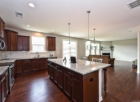 5th image of 108 Acadian Way