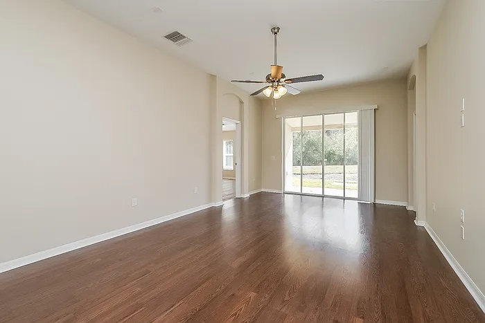 4 bed, 2.0 bath, 2076 sqft, $2,495 — Photo 4