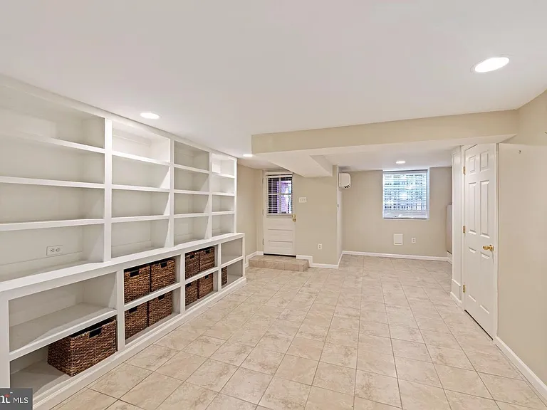 1817 Belmont Rd NW #1 — Photo 3