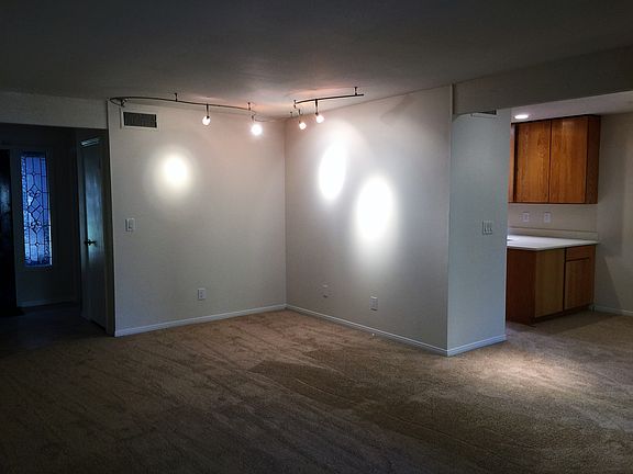 4th image of 864 W Highpoint Dr