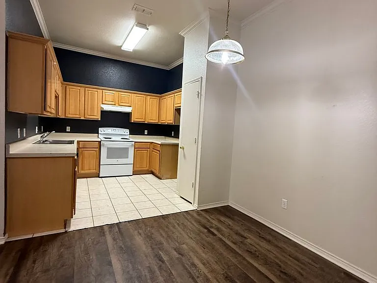 217 Rentz Place Cir — Photo 5