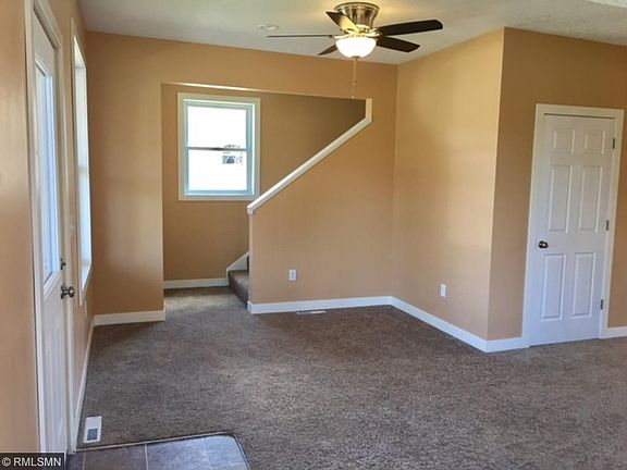 5th image of 211 Woodley St W