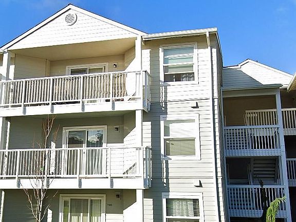4th image of 135 NE Barron Dr