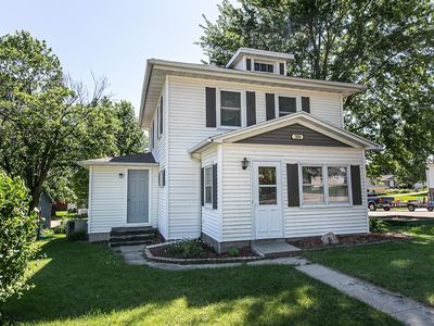 300 Polk St SE, Cascade, IA, 52033