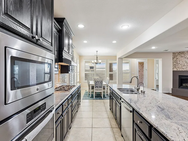 408 Vine St — Photo 23