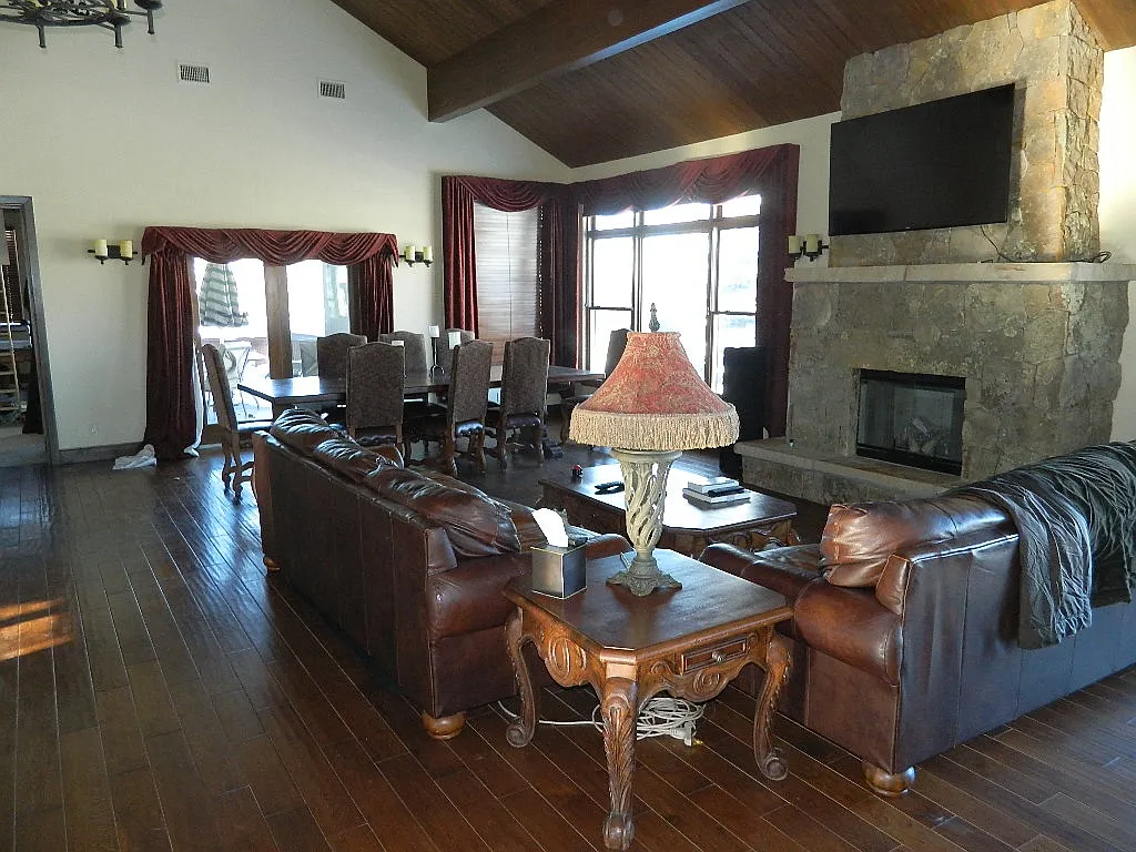 4 bed, 3.5 bath, 4000 sqft, $5,500 — Photo 3