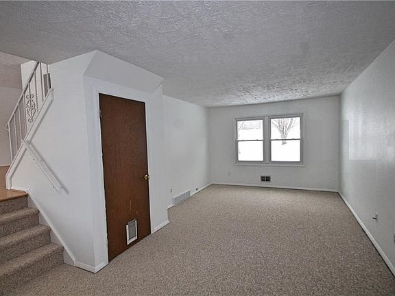 3rd image of 59 Beacon Hills Dr N