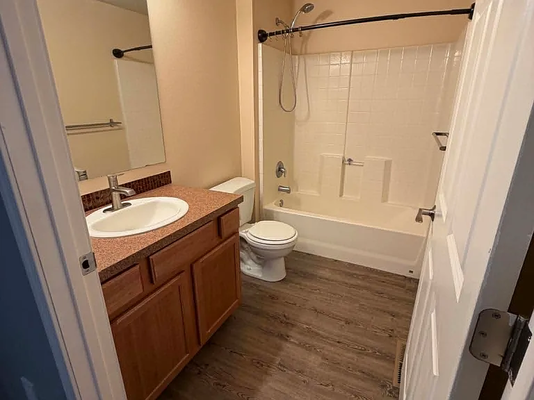 16651 Greenleaf Ave SE — Photo 5
