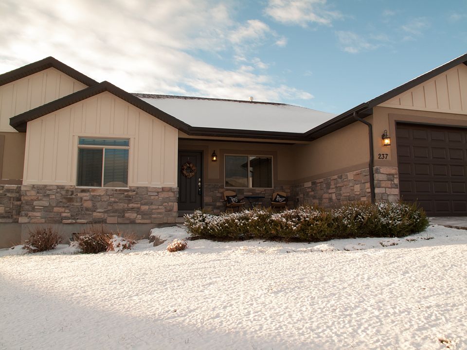 1st image of 237 W Fox Hollow Dr