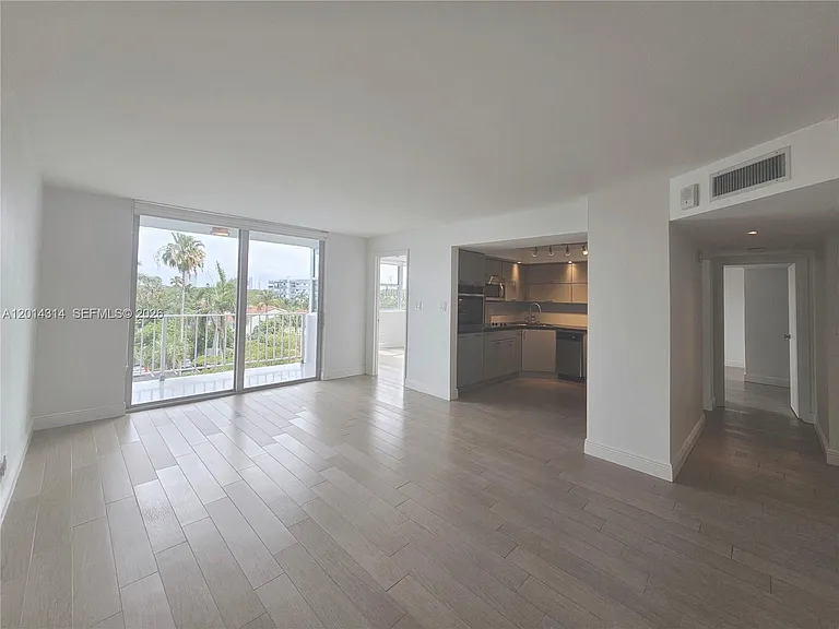 16546 NE 26th Ave #5H — Photo 2