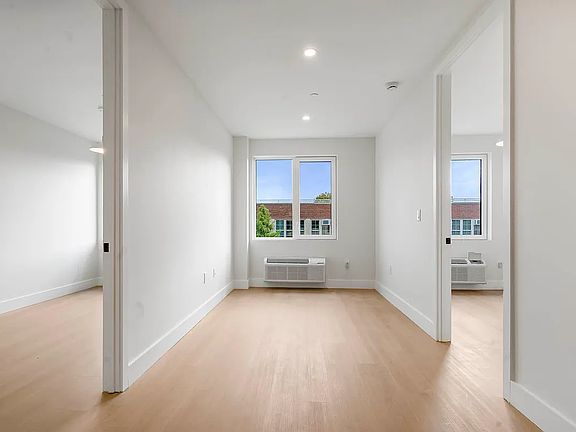 2nd image of 102 E 53rd St #5C