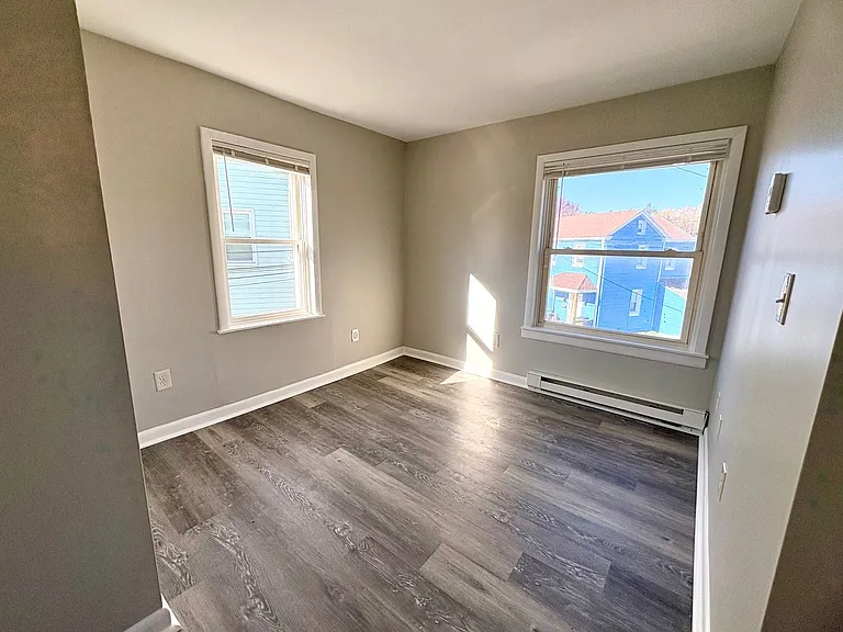 71 Jury St — Photo 16