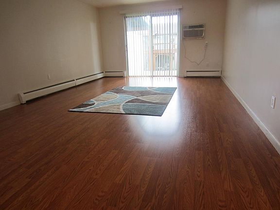 2nd image of 14 Carillon Dr