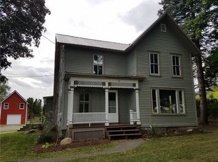 16 Tobey St, Naples, NY 14512