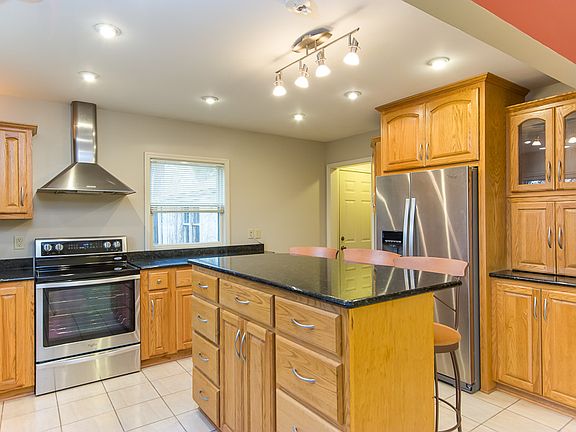 3rd image of 6255 N Lydell Ave