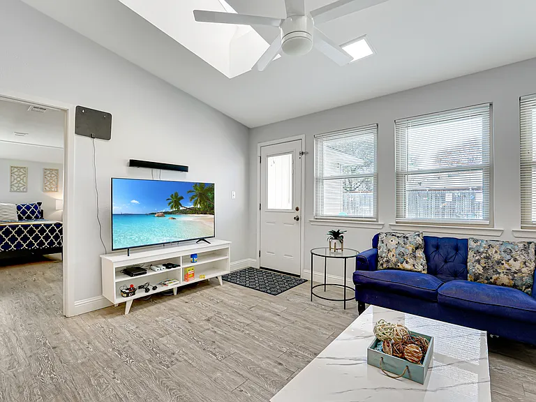 13421 Whispering Hills Dr — Photo 33